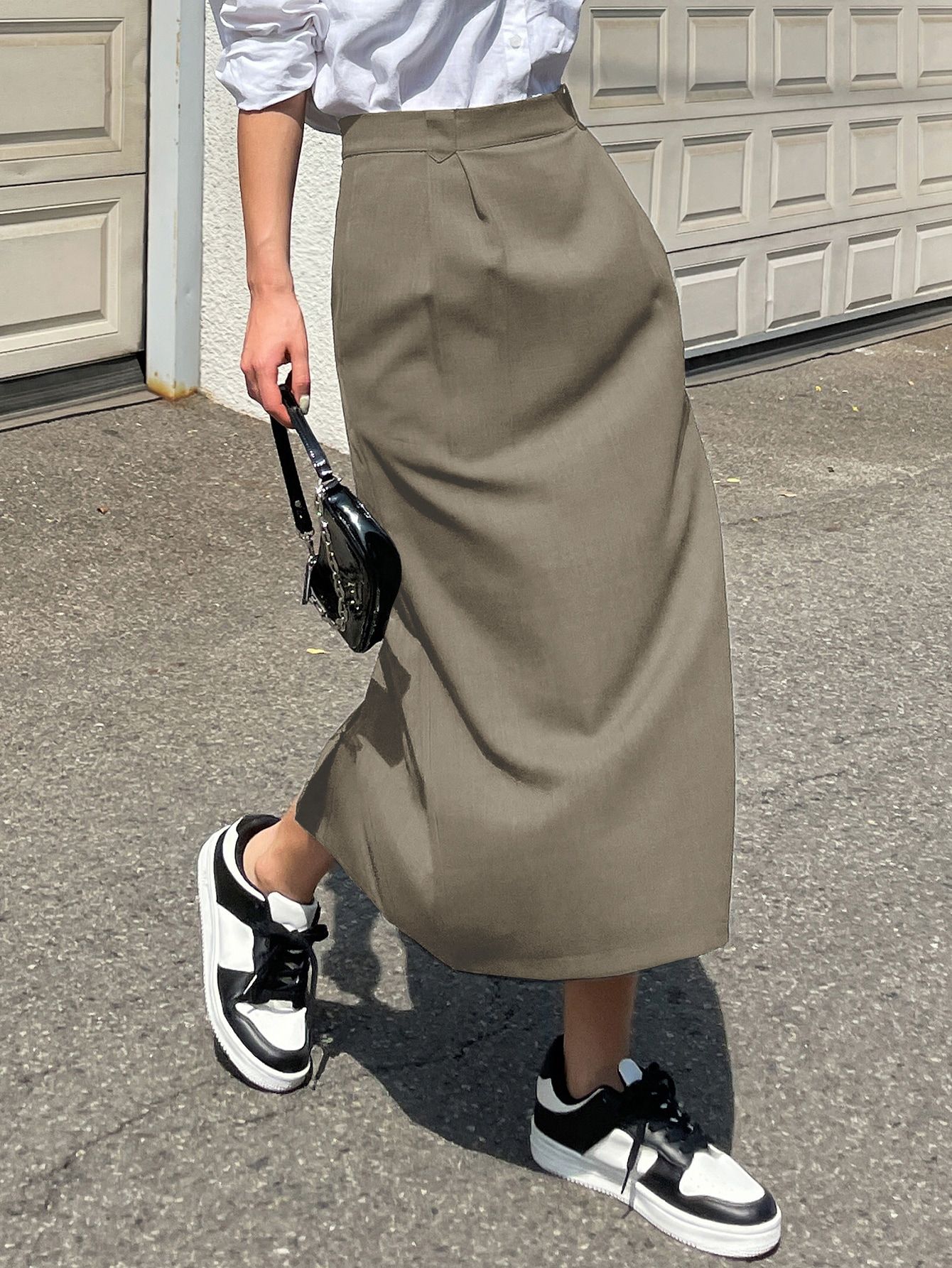Effortless Elegance: Straight Skirts for Every Occasion
