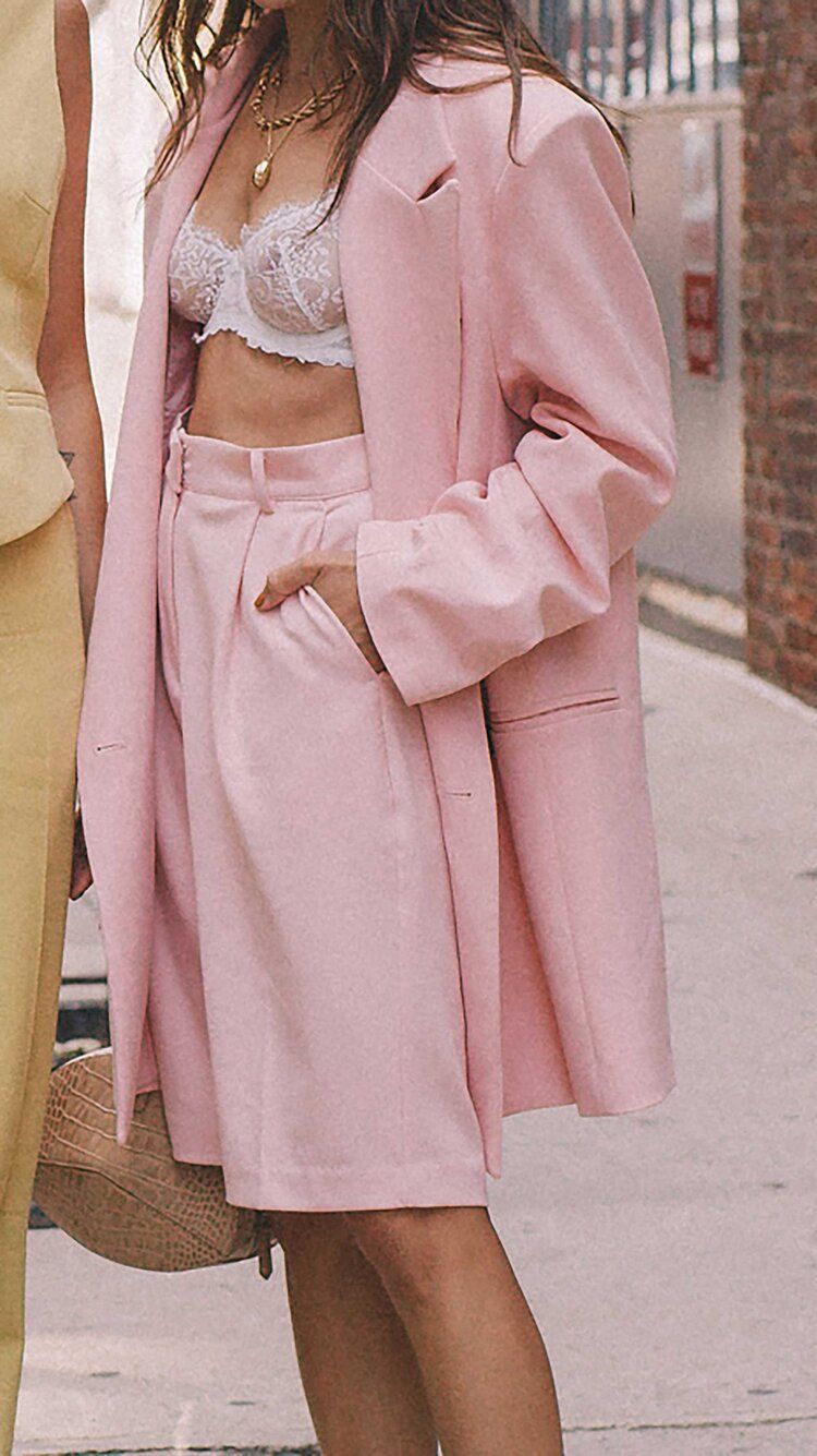 Pink Blazers: Chic and Feminine Outerwear for Sophisticated Looks