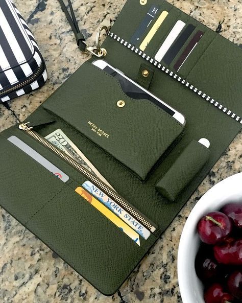 Crafted Wallets: Exquisite Accessories for Discerning Tastes
