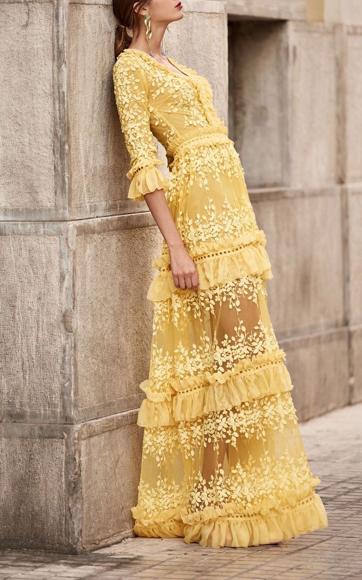 Yellow Dress: Bright and Cheerful Apparel to Light Up Your Look