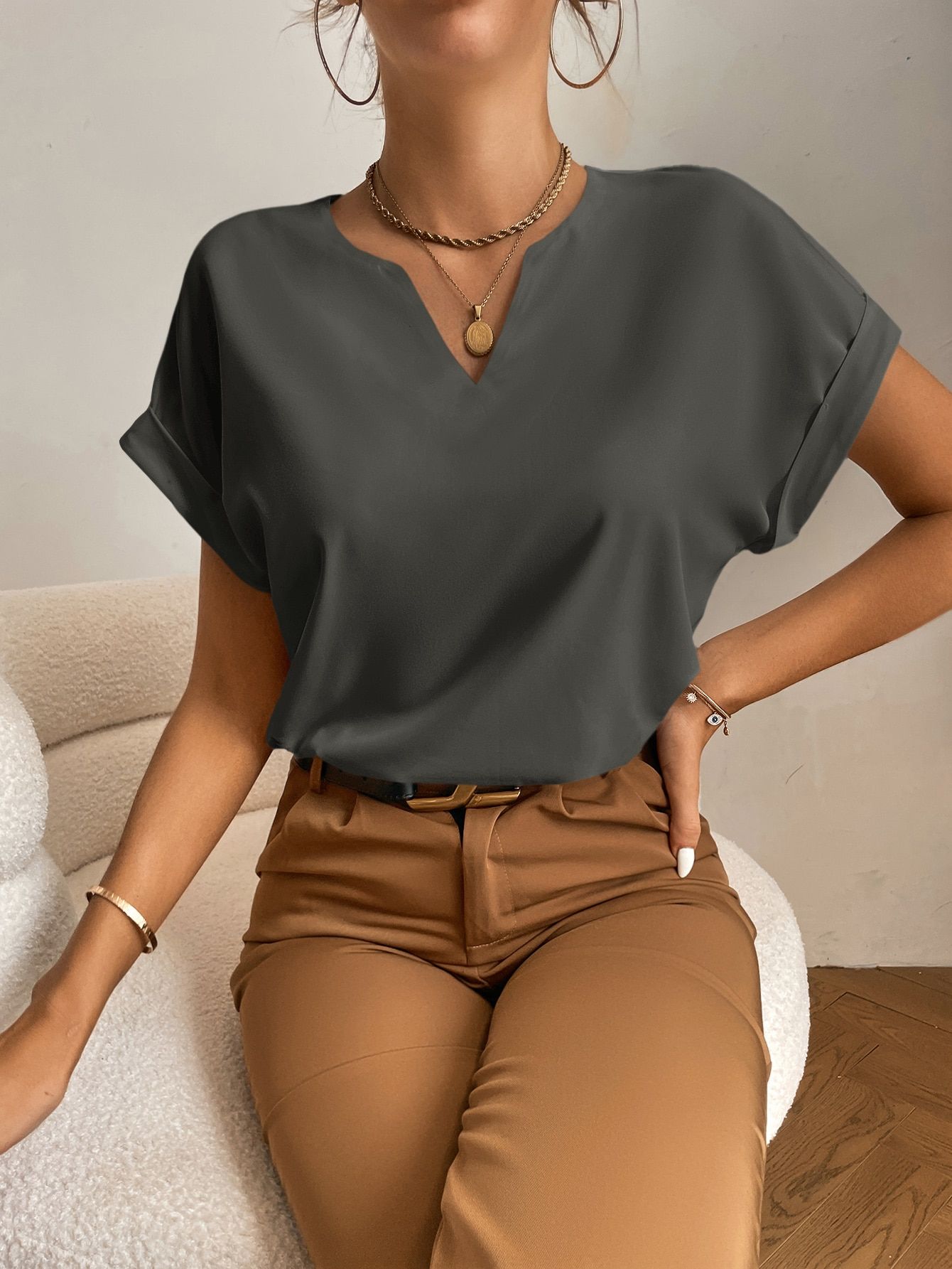 Chic and Sophisticated: Short Blouses for Effortless Elegance