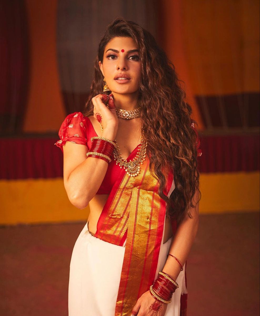 Traditional Elegance: Embracing the Beauty of Bengali Sarees