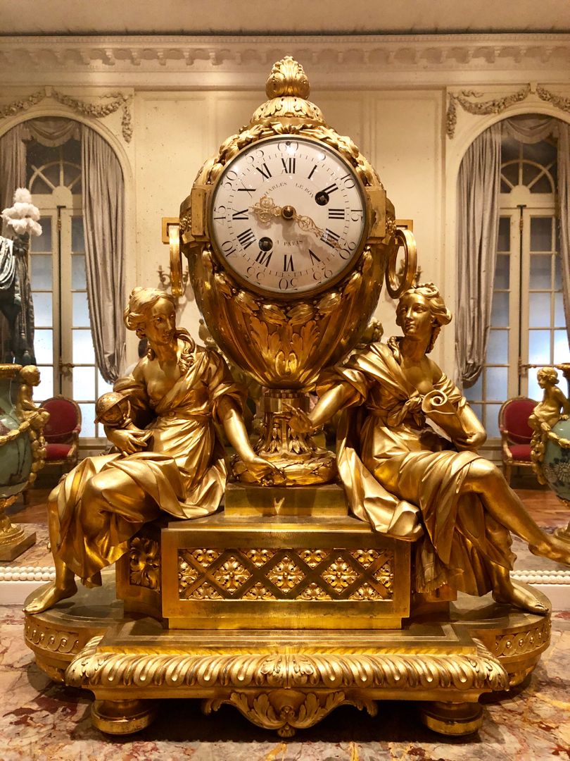 Timeless Antique Clock Designs for Classic Décor