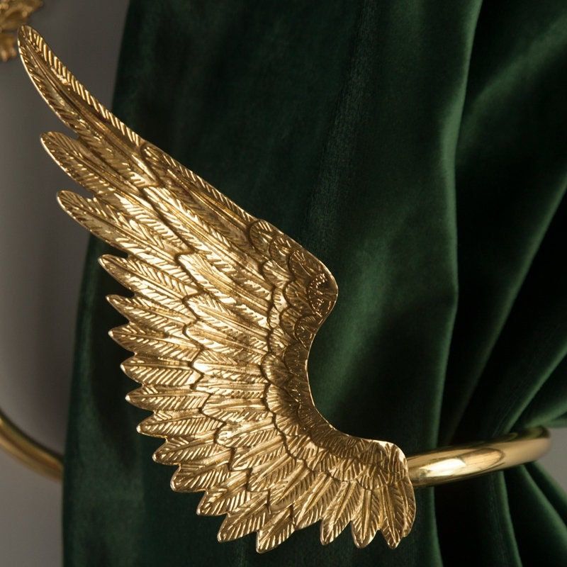 Luxurious Gold Curtains for Opulent Décor