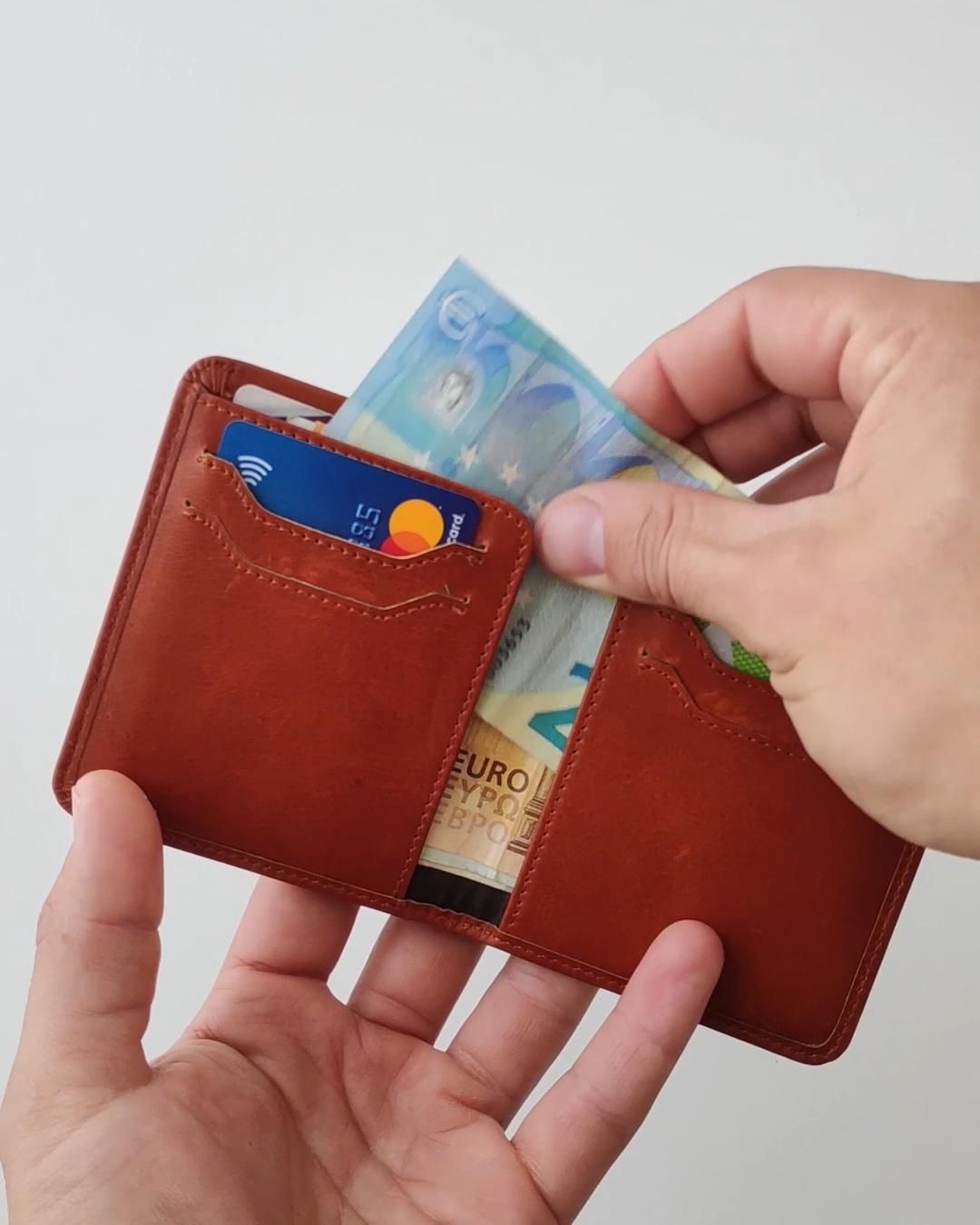 Minimalist Bifold Wallets for Essential Storage