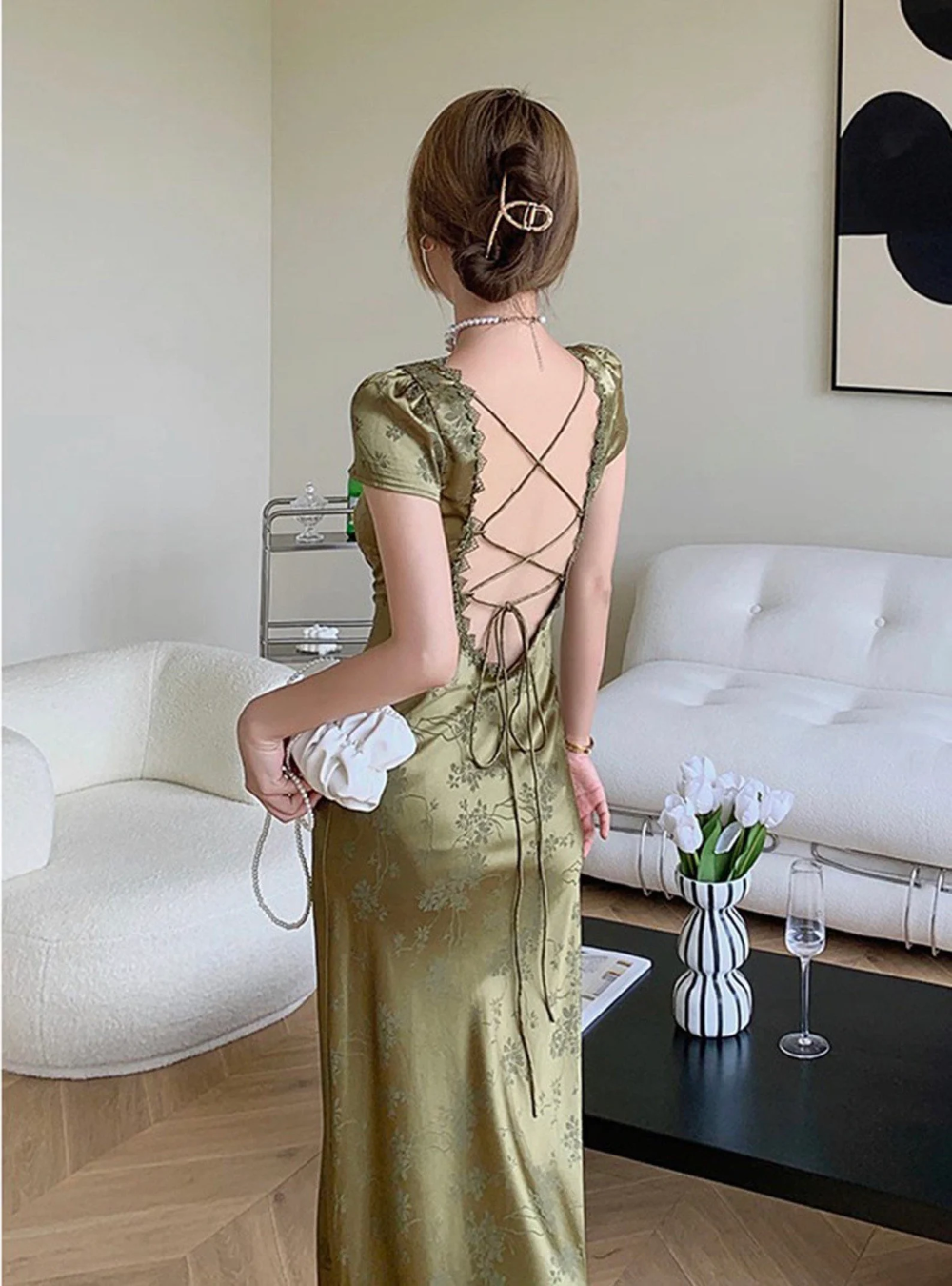 Stunning Backless Dresses for Glamorous Events