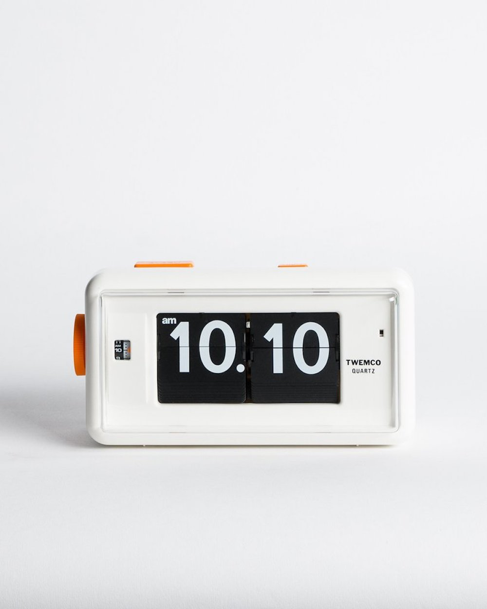 Elegant Designer Clocks for Stylish Timekeeping