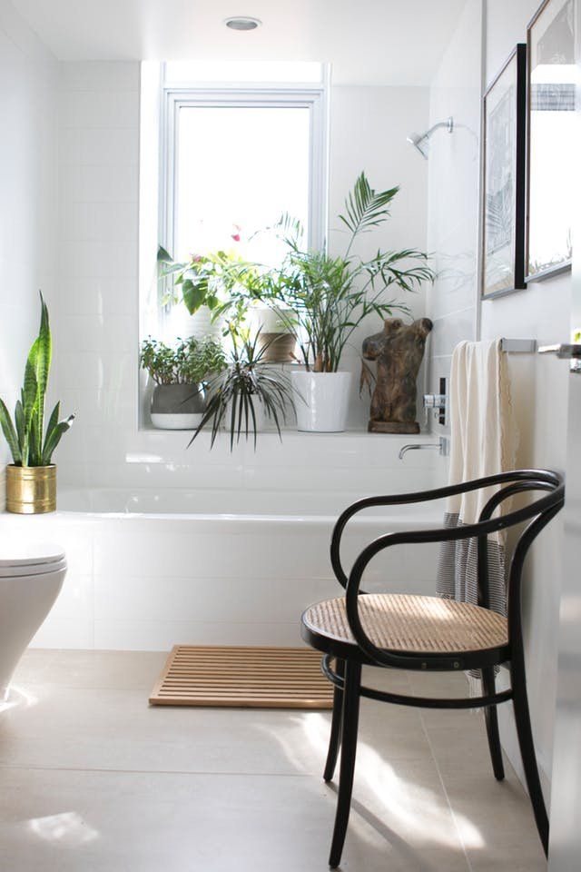 Modern Bathroom Chairs for Contemporary Comfort
