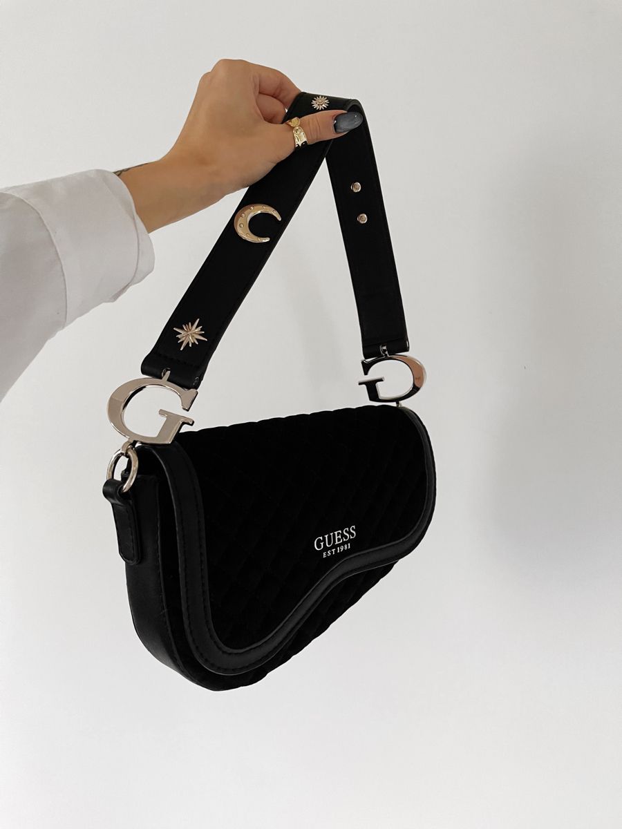 Iconic Guess Bags for Effortless Style