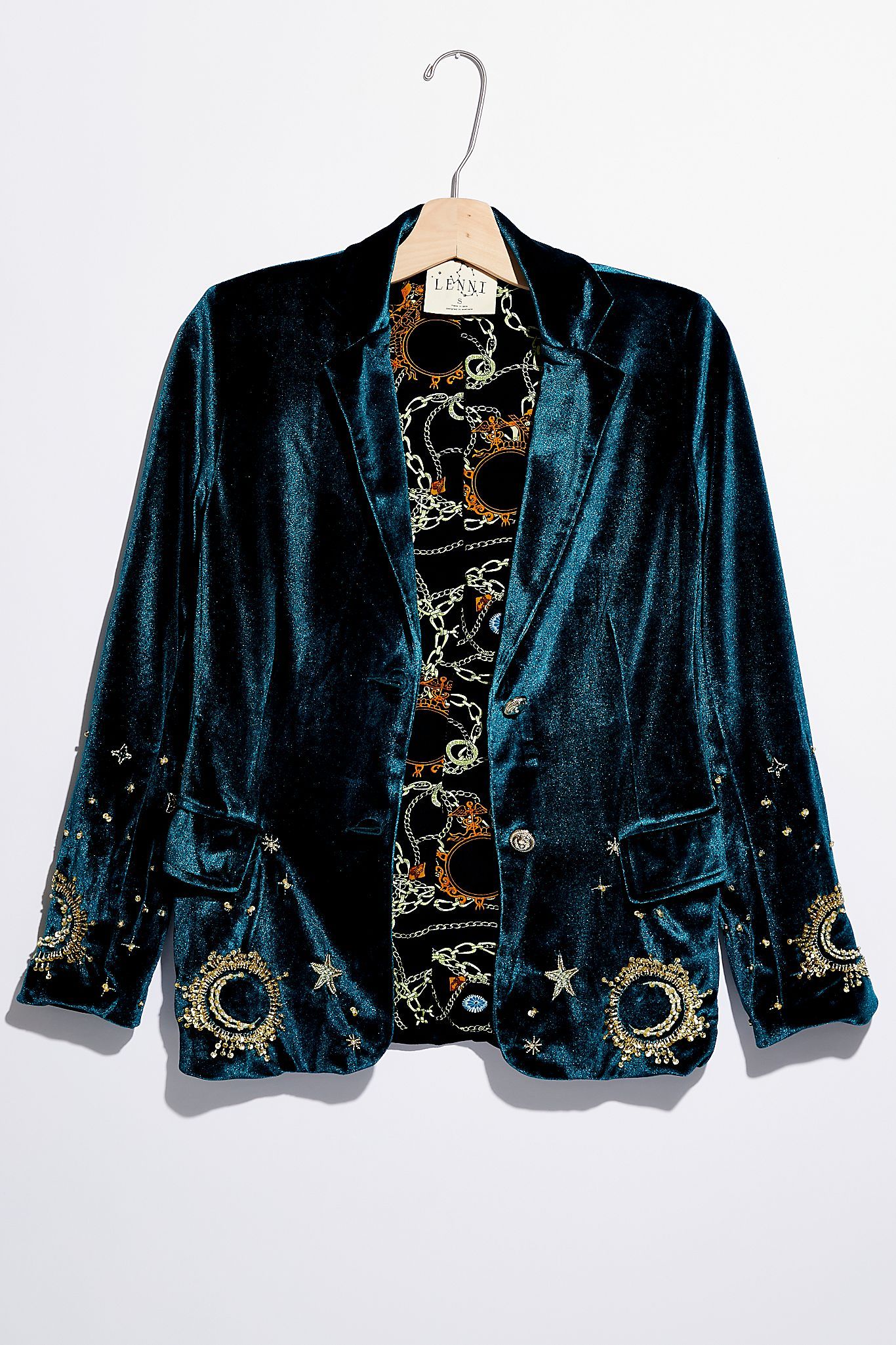 Elevate Your Look with Velvet Blazers: Luxurious Staples for Every Wardrobe