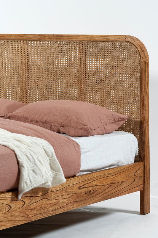 Vintage Charm: Antique Bed Designs for Every Bedroom