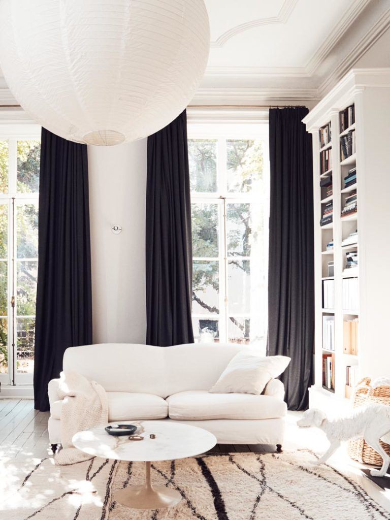 Timeless Sophistication: Black Curtains for Classic Décor