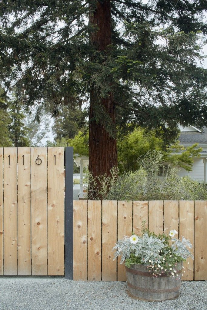 Welcome Guests in Style: Creative Fence Gate Designs