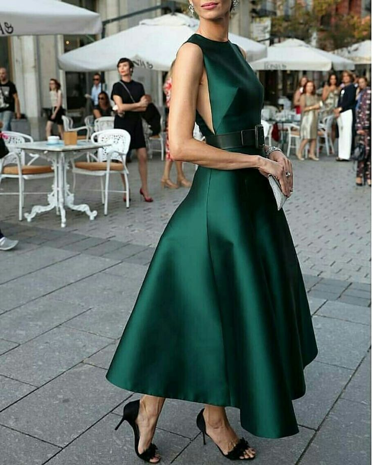 Green Dress: Adding a Pop of Color to Your Wardrobe