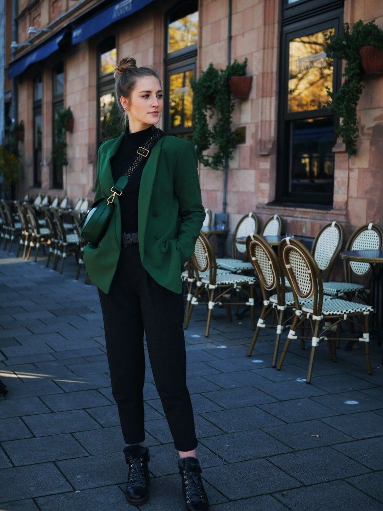 Green Blazers: Adding a Pop of Color to Your Wardrobe