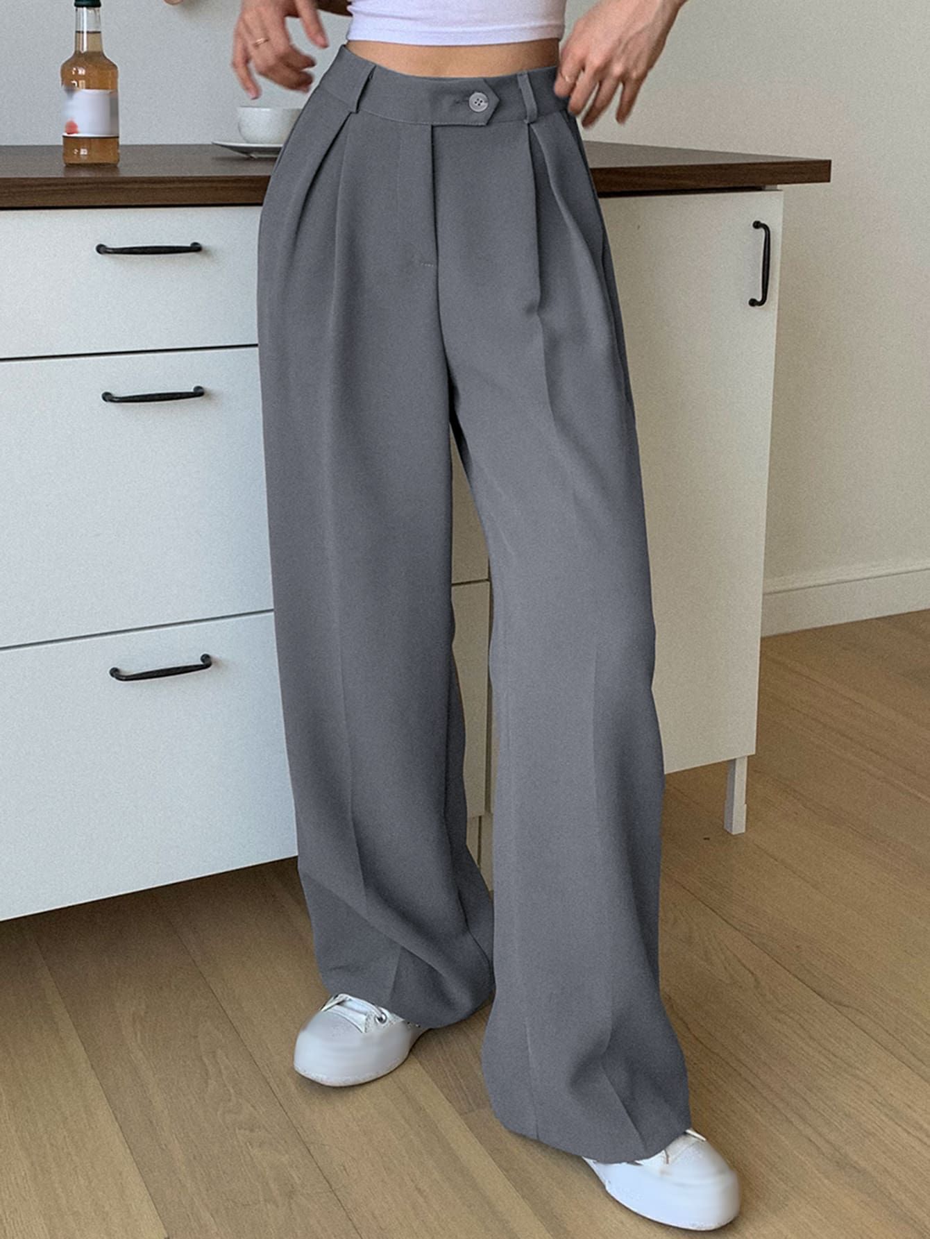 Grey Trousers: Effortlessly Elegant Bottoms in Shades of Grey