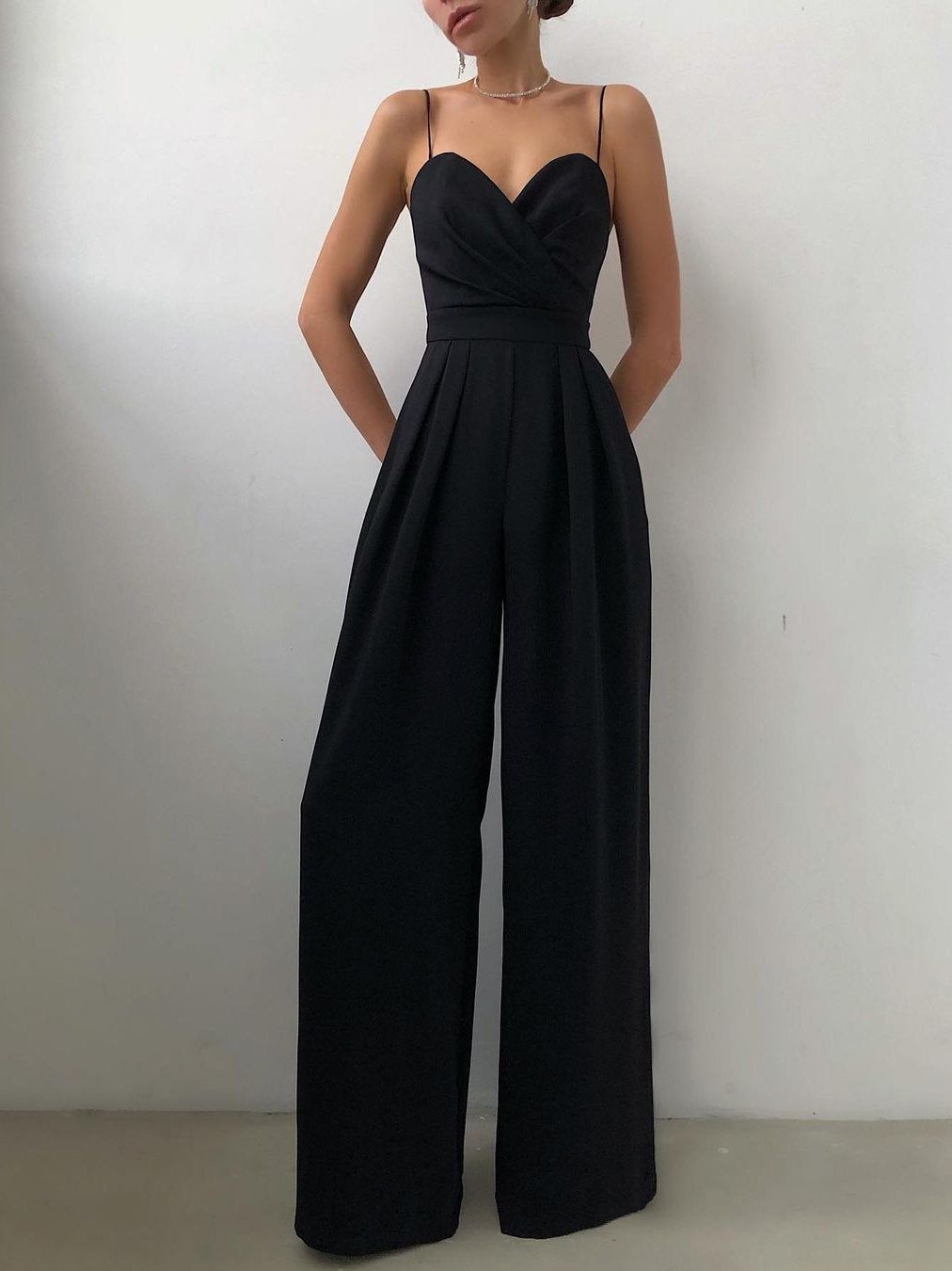 Womens Jumpsuits: Effortless Style with Chic and Comfortable Women’s Jumpsuits