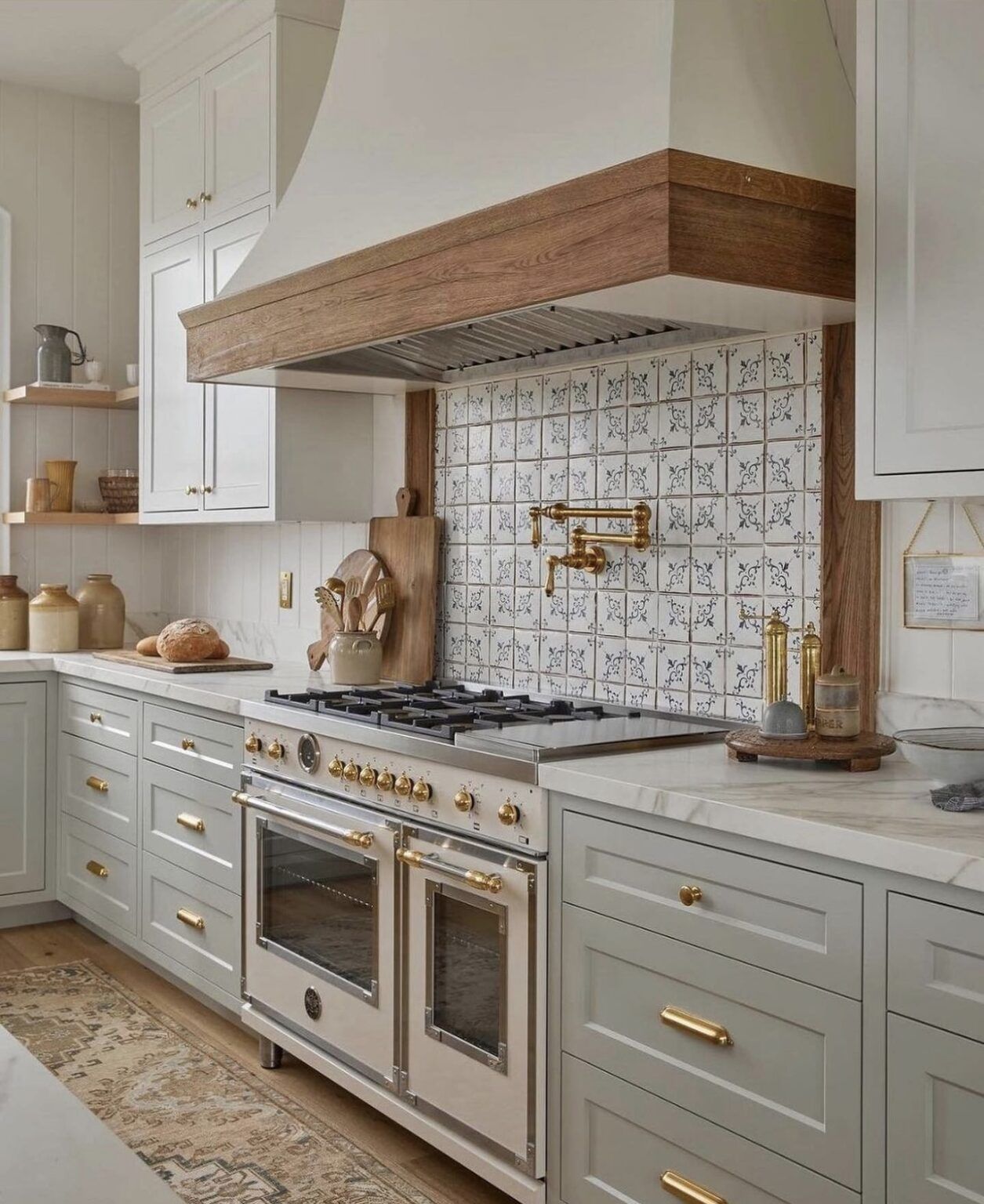Kitchen Cabinets: Organize Your Space with Stylish and Functional Kitchen Cabinets