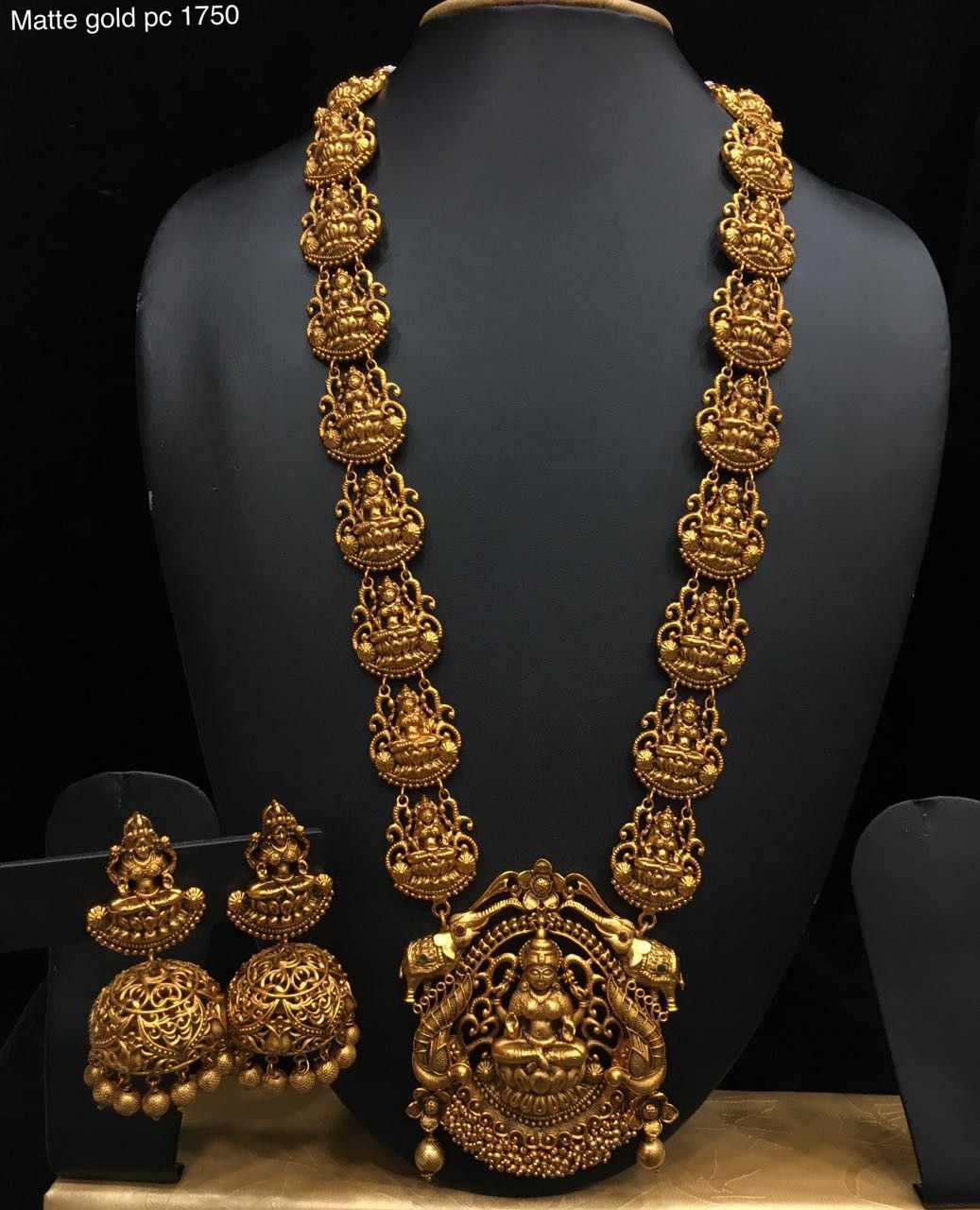 Gold Temple Jewellery: Adorn Yourself with Traditional and Elegant Gold Temple Jewellery