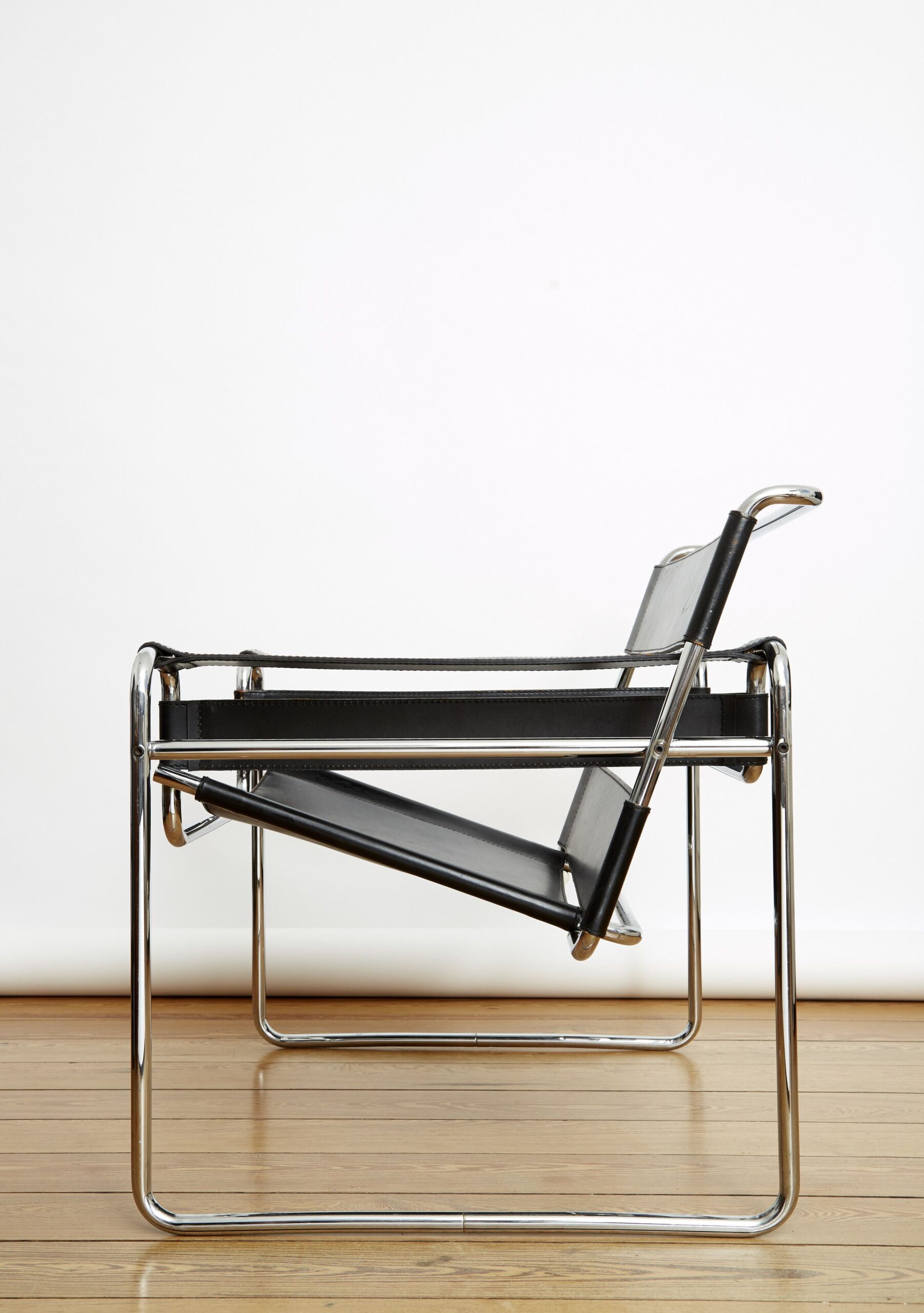 Steel Chairs: Sleek and Sturdy Seating Options for Modern Spaces
