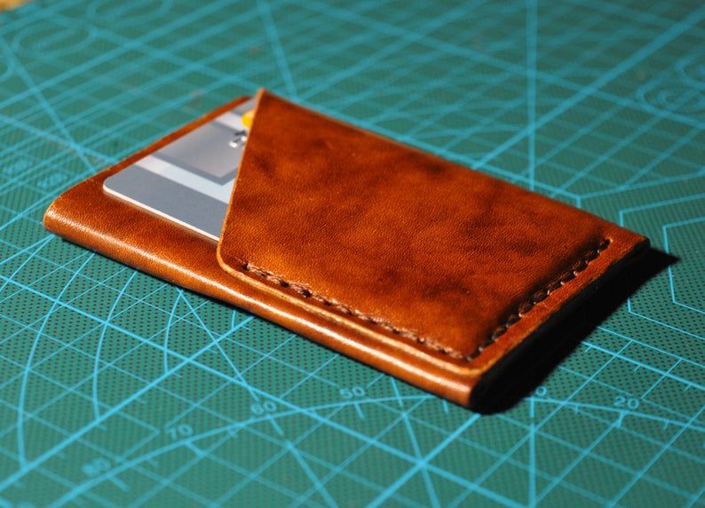 Stay Organized and Stylish with Mens Thin Wallets