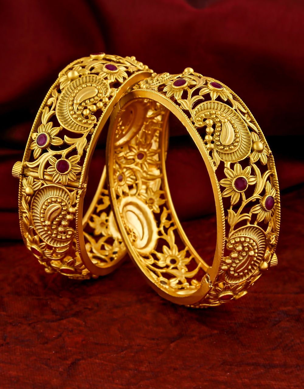 Adorn Your Hands with Elegant Bangles For Wedding