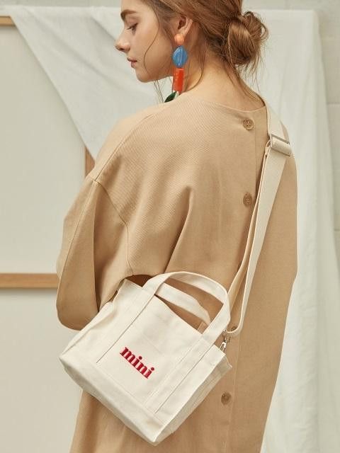Canvas Bags: Chic and Practical Accessories