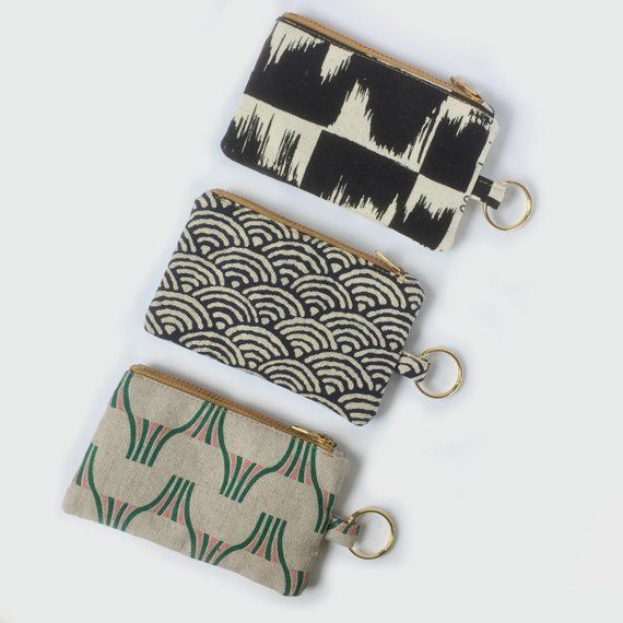 Small Wallets: Compact and Stylish Carriers for Your Essentials