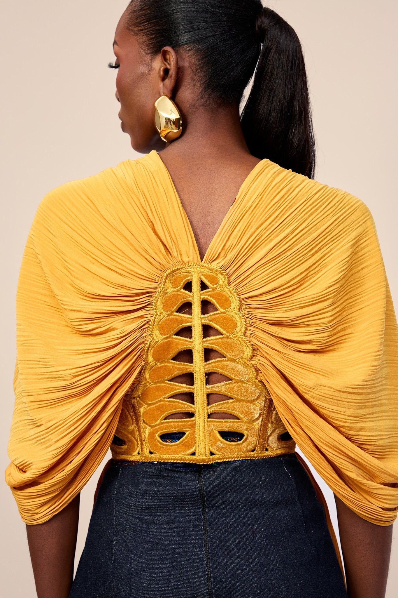 Corset Blouses: Embrace Vintage Glamour with Modern Silhouettes