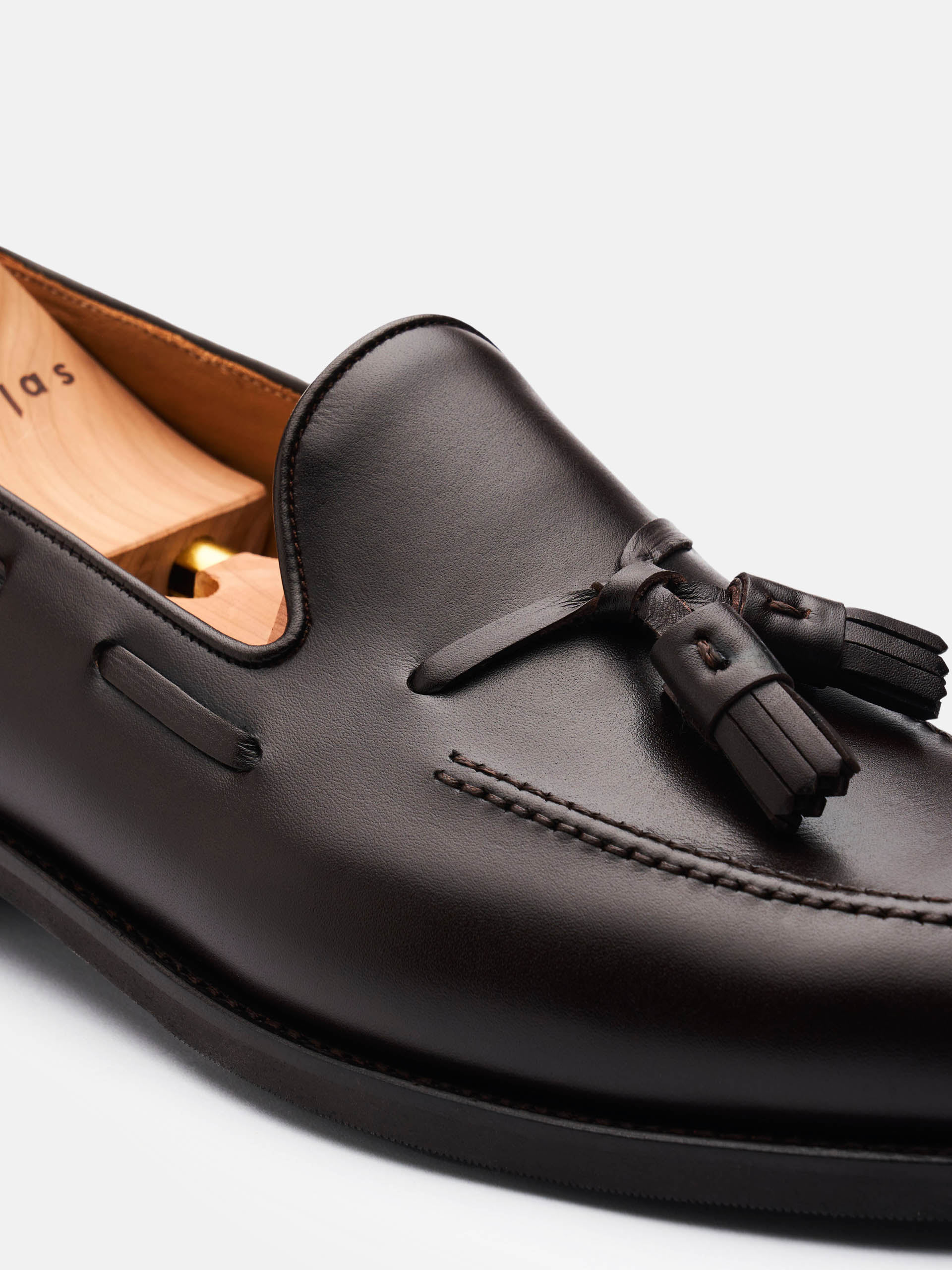 Tassel Loafers: Classic and Stylish Footwear Options for Every Occasion