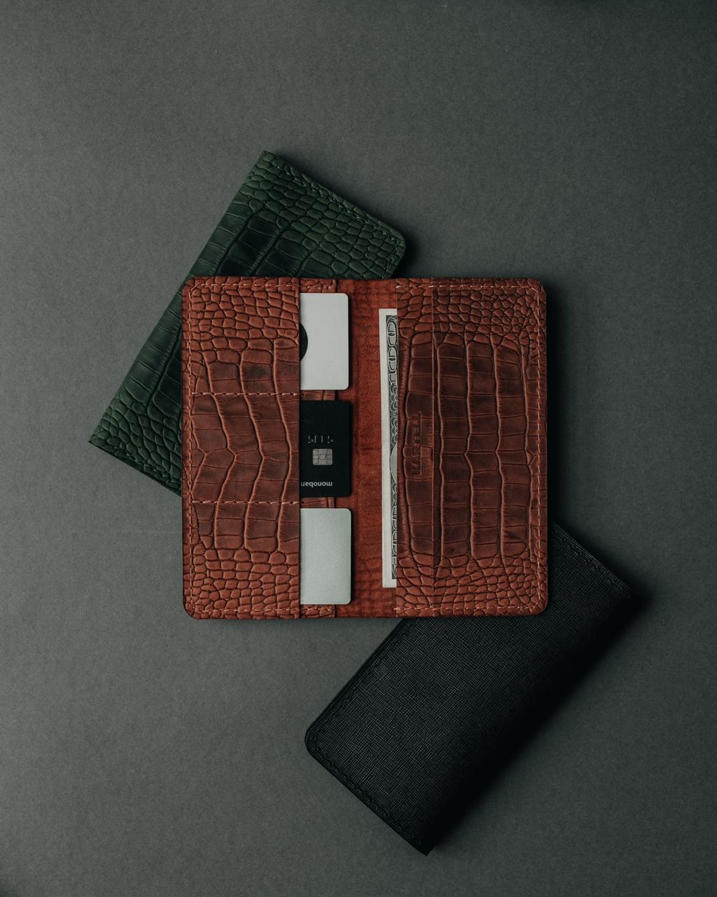 Adding Elegance with Alligator Wallets: Exquisite Accessories for Every Occasion