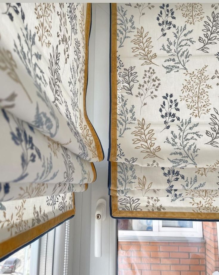 Choosing the Right Blind Curtains for Your Home