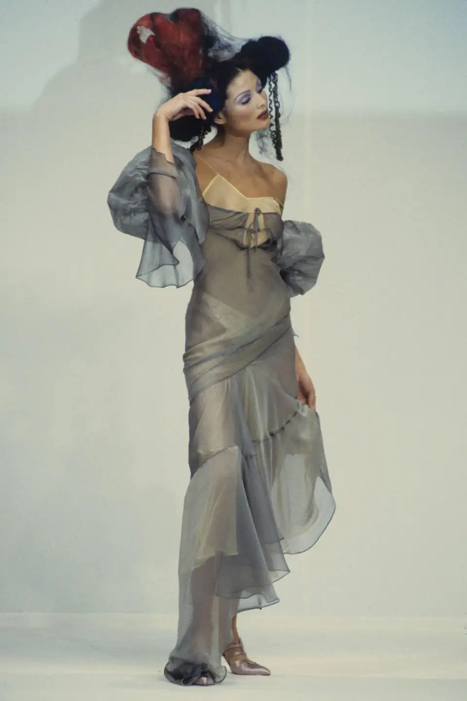 Feminine and Flowy: Embrace Chiffon Dresses for Elegance