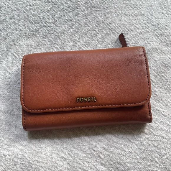 Vintage Vibe: Embracing Tradition with Fossil Wallets