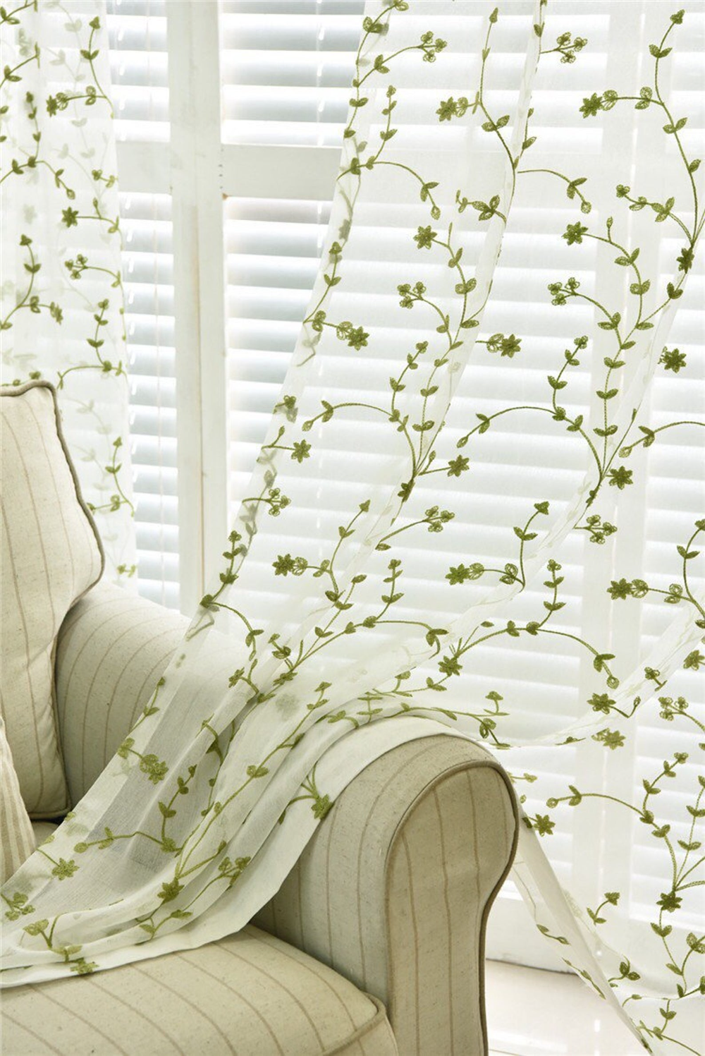 Freshen Up Your Space with Green Curtains: Bringing the Outdoors In
