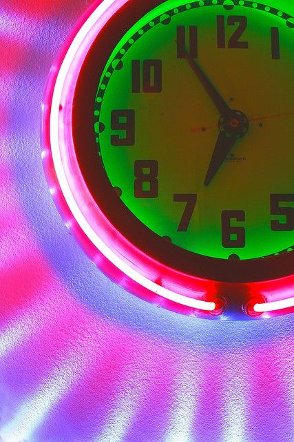 Modern Chic: Neon Clocks for Contemporary Decor