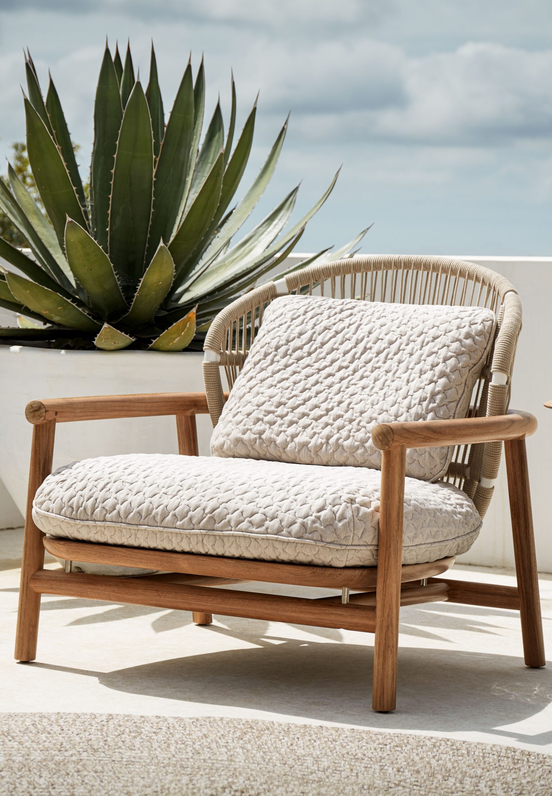 Outdoor Comfort: Exploring the Versatility of Outdoor Chairs