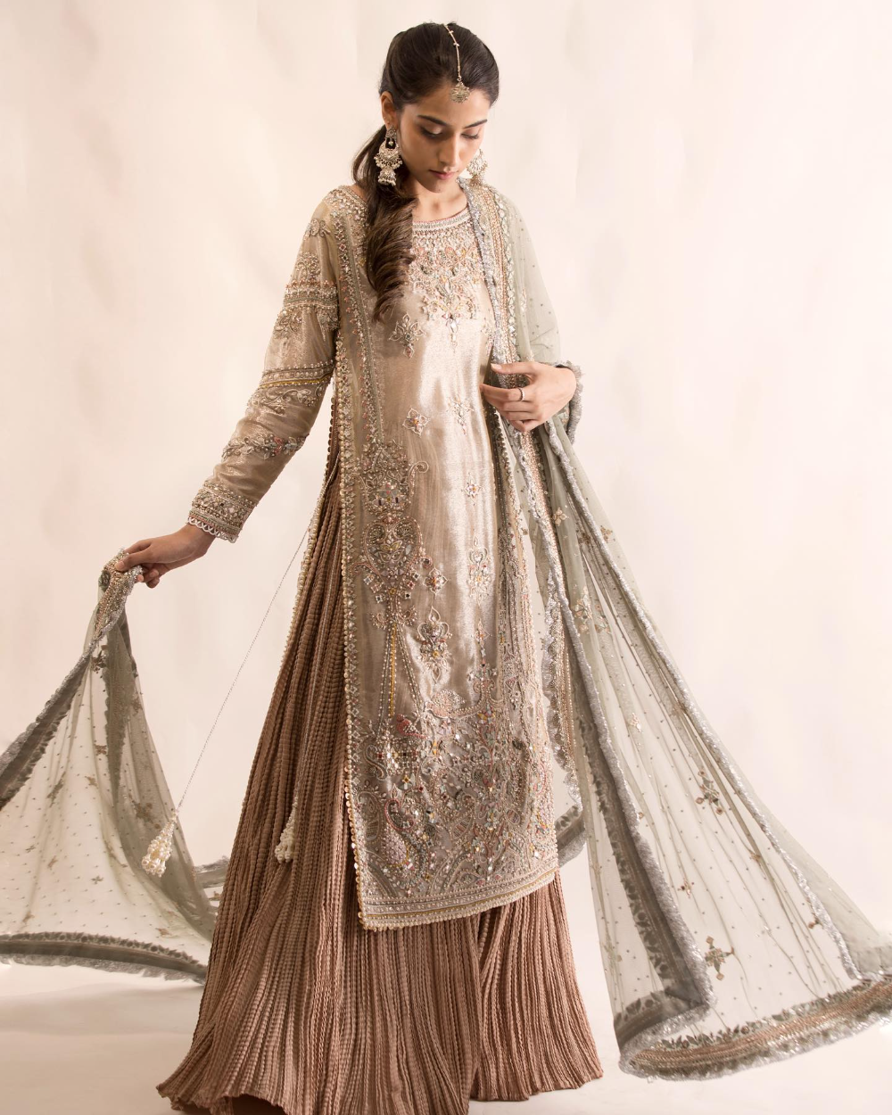 Exquisite Elegance: Unveiling the Beauty of Pakistani Frocks