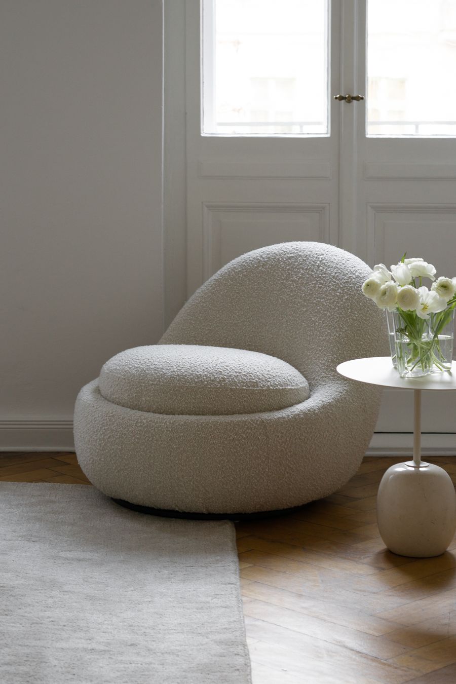 Cozy Comfort: Relax in Style with Small Chairs