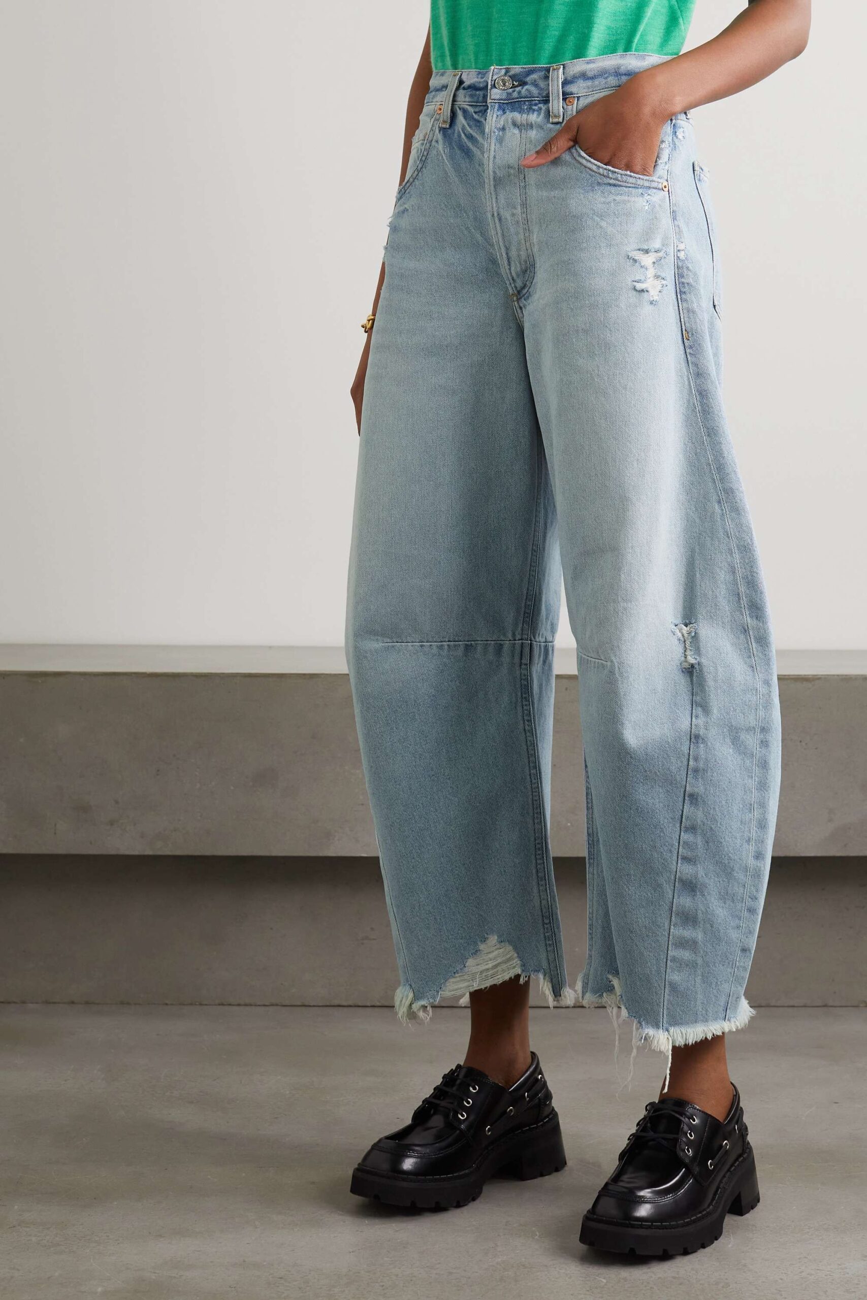Modern and Stylish: Tapered Jeans for Effortless Cool