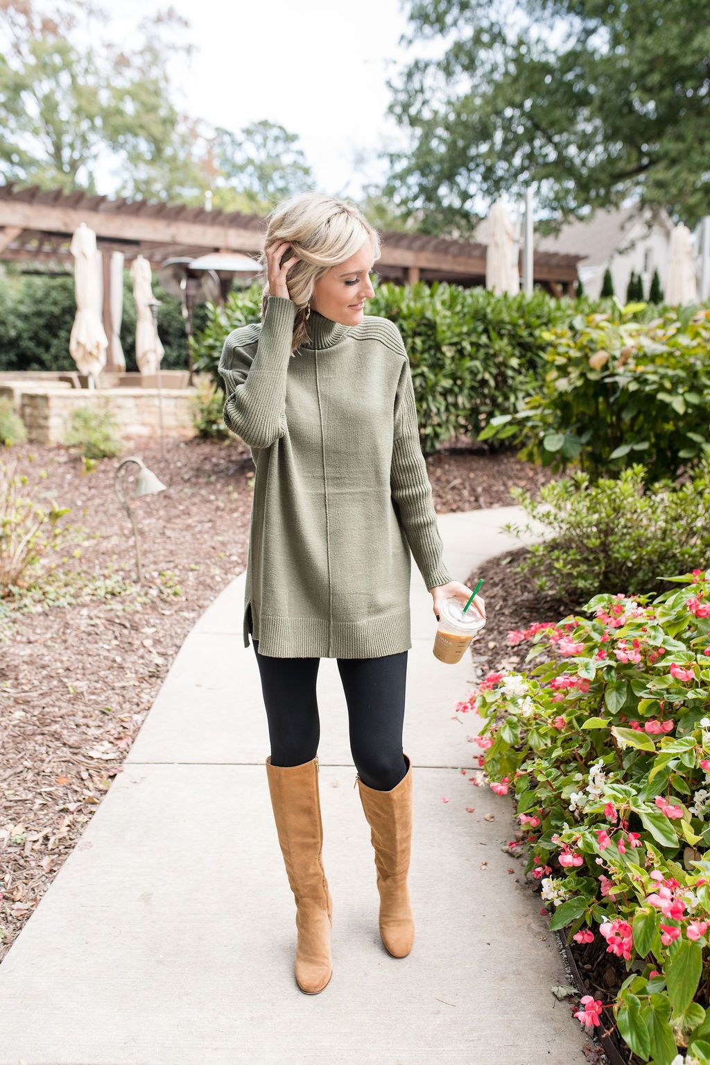 Tunic Sweaters: Effortless Style for Cooler Days