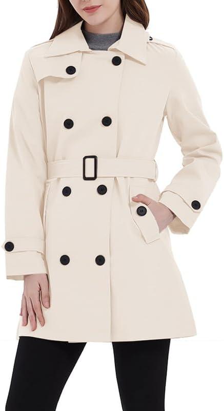 Chic Women's Outerwear: Trendy and Functional Fashion Picks