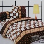 Chanel pillows,Gucci Bedsheets,comforters,bed set china supply .