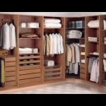Modern Corner Closet Offers Best Storage Solution | Organização do .