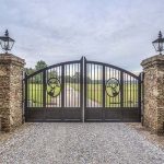 28 Awesome Driveway Gate Ideas To Impress Your Guests (With images .