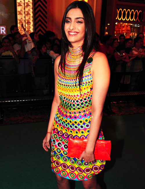 SonamAKapoor in #Funky #Dress ~ (With images) | Fashion, Funky .
