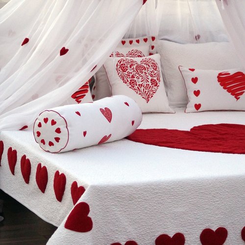 White and Red Printed Designer King Size Bedsheet, Packaging Type .