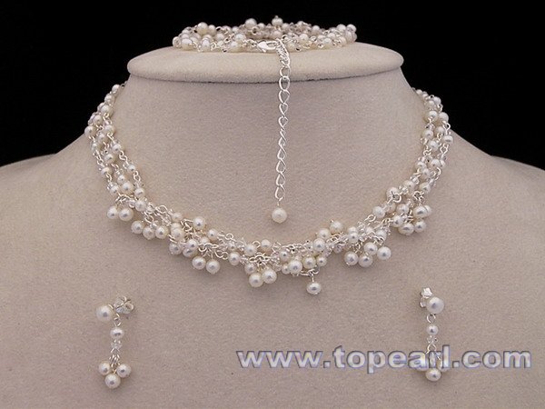 Features of Pearl Jewelry Se
