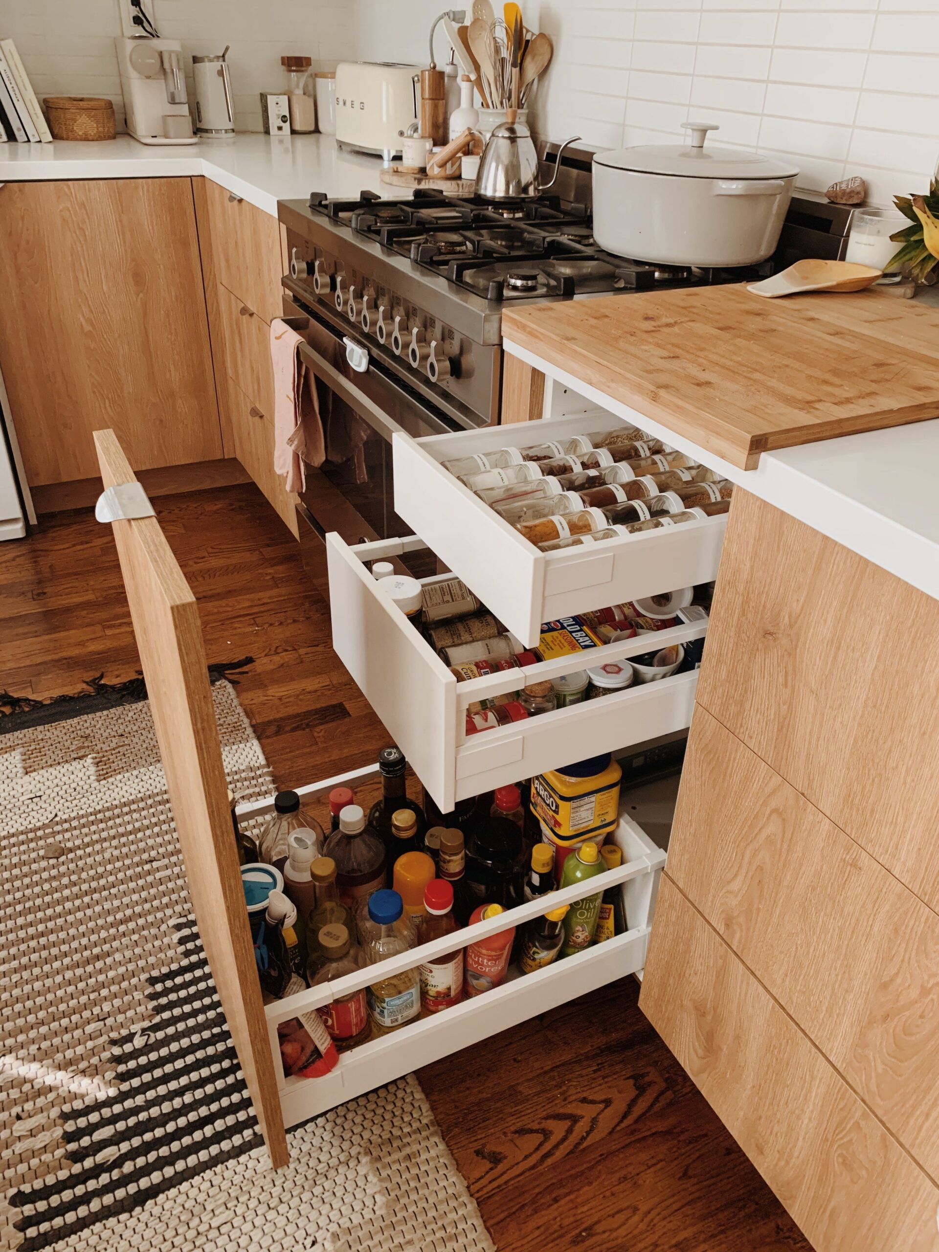 Efficient Organization: Stay Organized with Kitchen Drawers