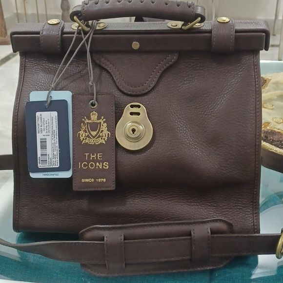 1699560159_Hidesign-Handbags.jpg